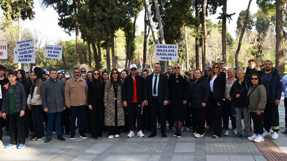 "4 Mart Dünya Obezite Günü" Etkinlikleri Kapsamında Hasanağa Parkında Yürüyüş Etkinliği Düzenlendi